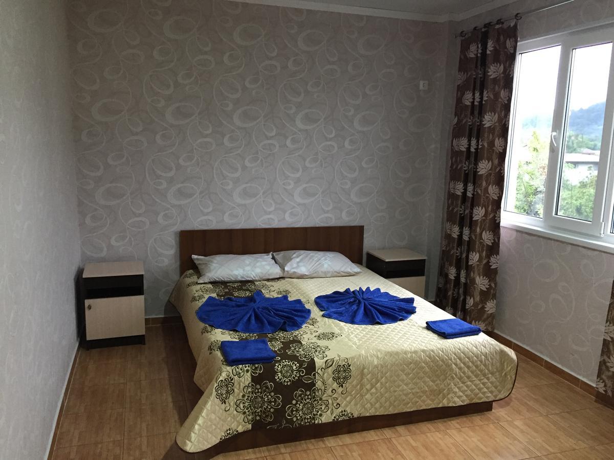 Dionisy Guest House ピツンダ エクステリア 写真