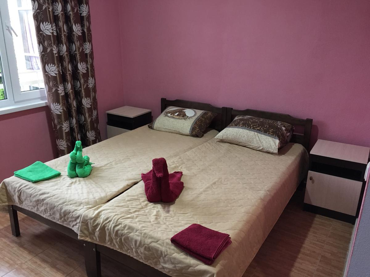 Dionisy Guest House ピツンダ エクステリア 写真