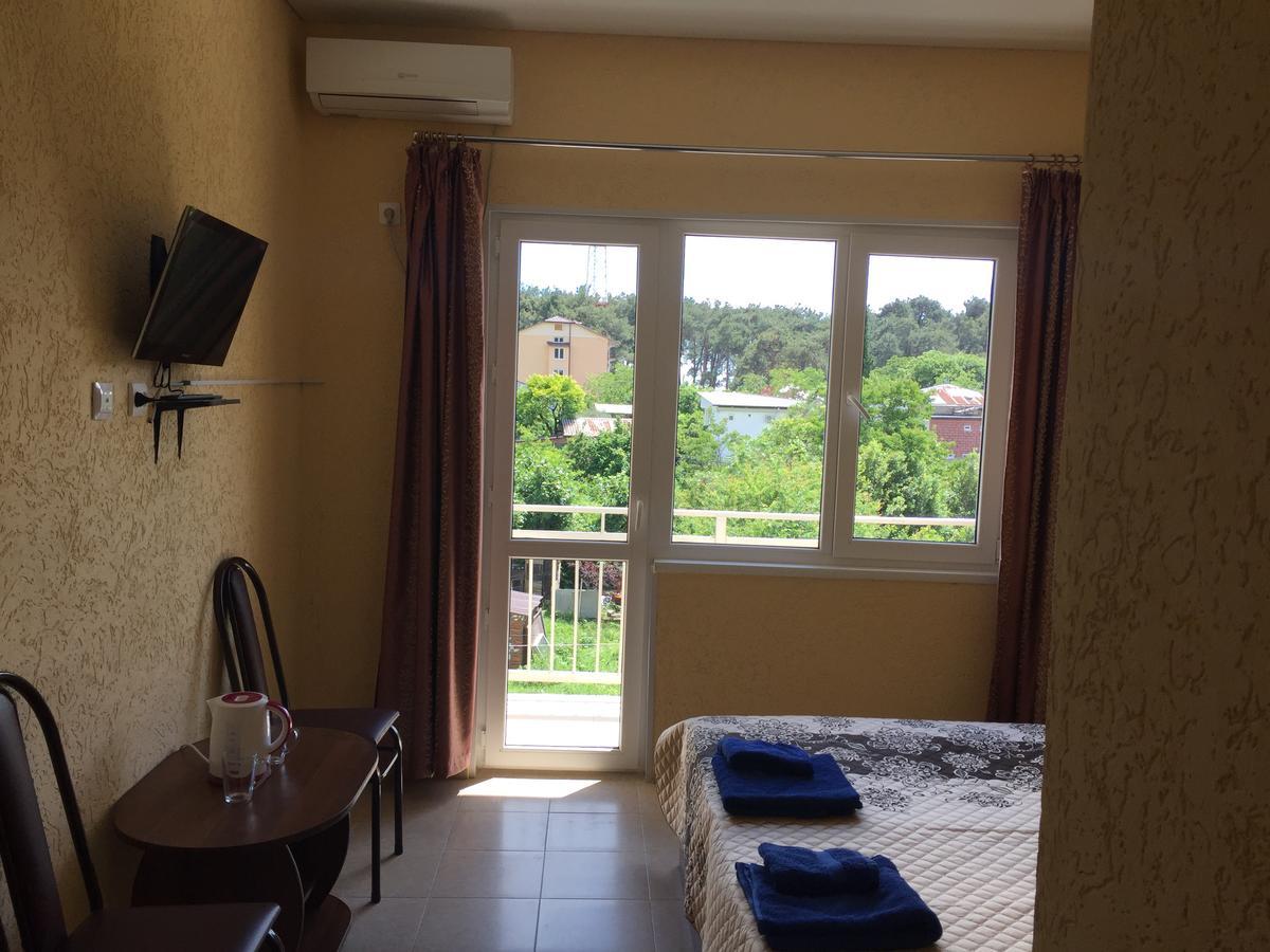 Dionisy Guest House ピツンダ エクステリア 写真
