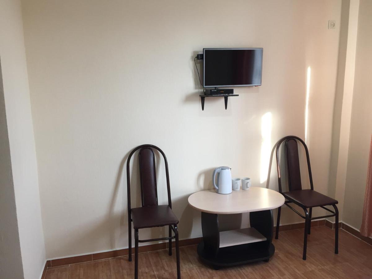 Dionisy Guest House ピツンダ エクステリア 写真