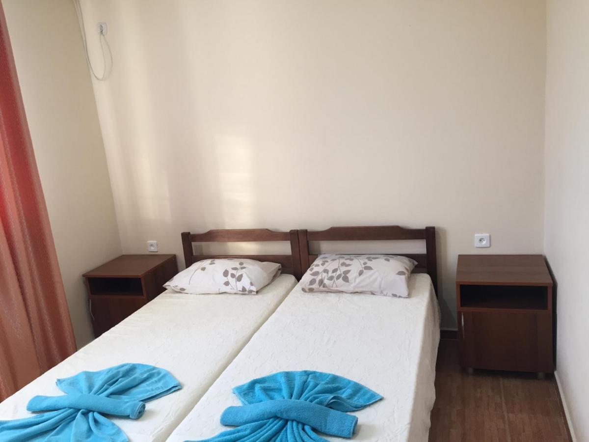 Dionisy Guest House ピツンダ エクステリア 写真